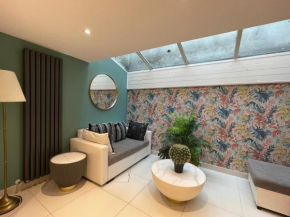 Super Central Big House 6 Bedroom House I Next to Brighton Beach